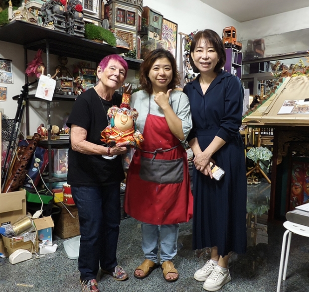 Nancy with Hugo Huang and Joanne Cho with one of Hugo‘s puppets in Hugo‘s studio